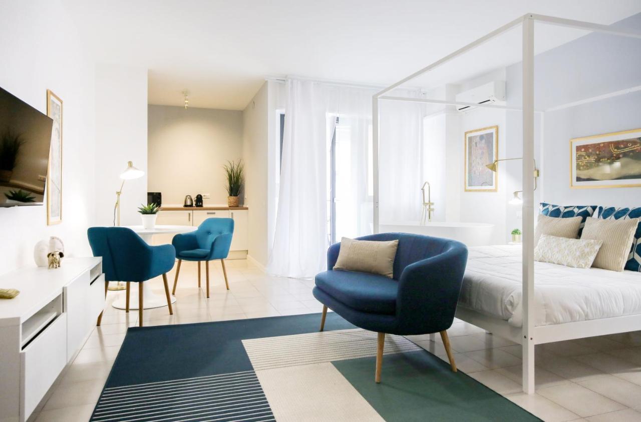 Glamorous Flat With Jacuzzi, King Size Bed And Small Balcony Perugia Exteriör bild