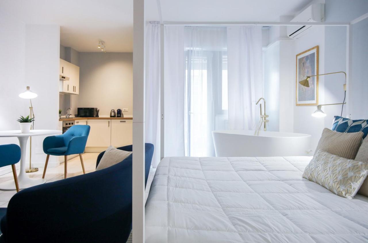 Glamorous Flat With Jacuzzi, King Size Bed And Small Balcony Perugia Exteriör bild