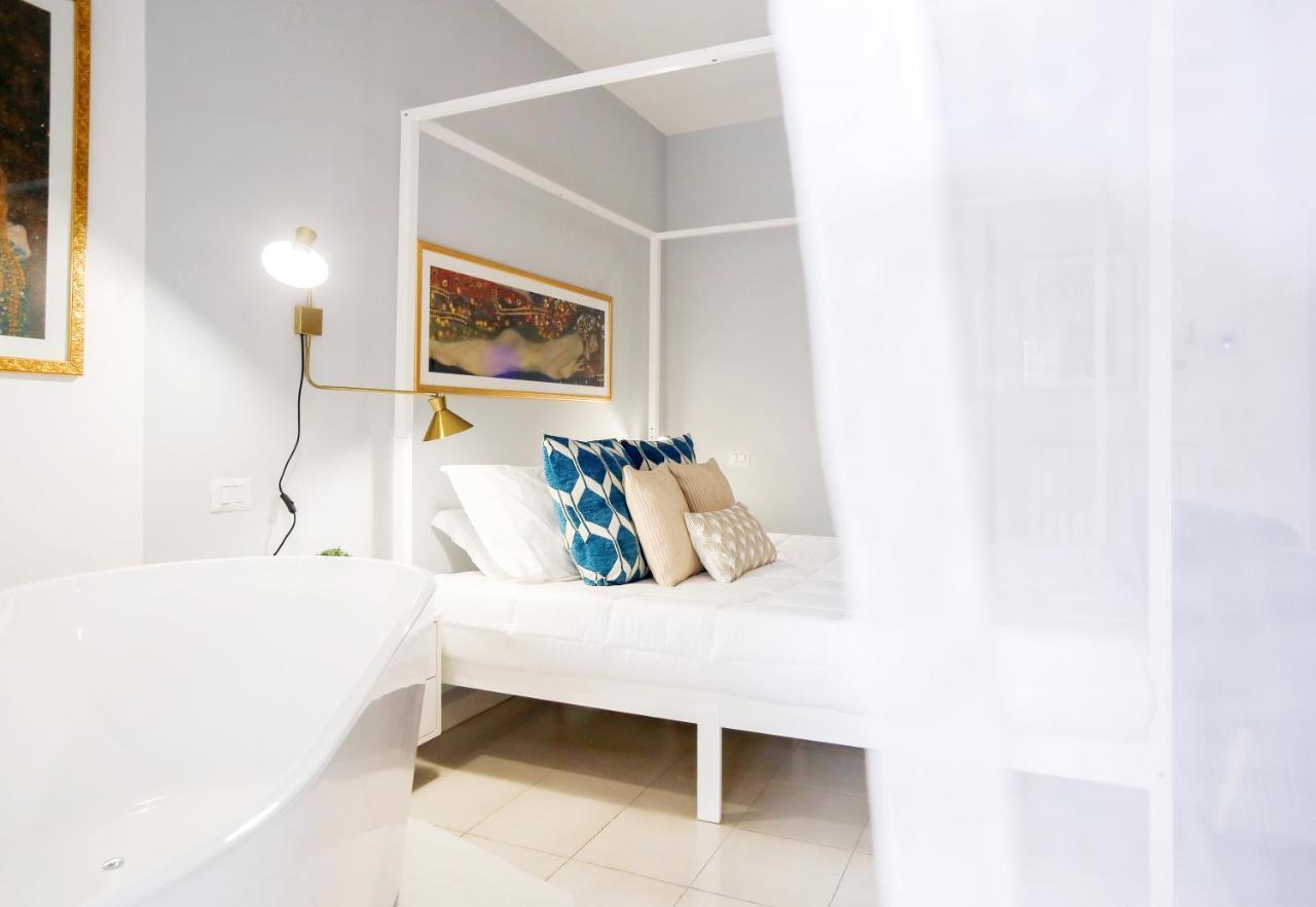 Glamorous Flat With Jacuzzi, King Size Bed And Small Balcony Perugia Exteriör bild