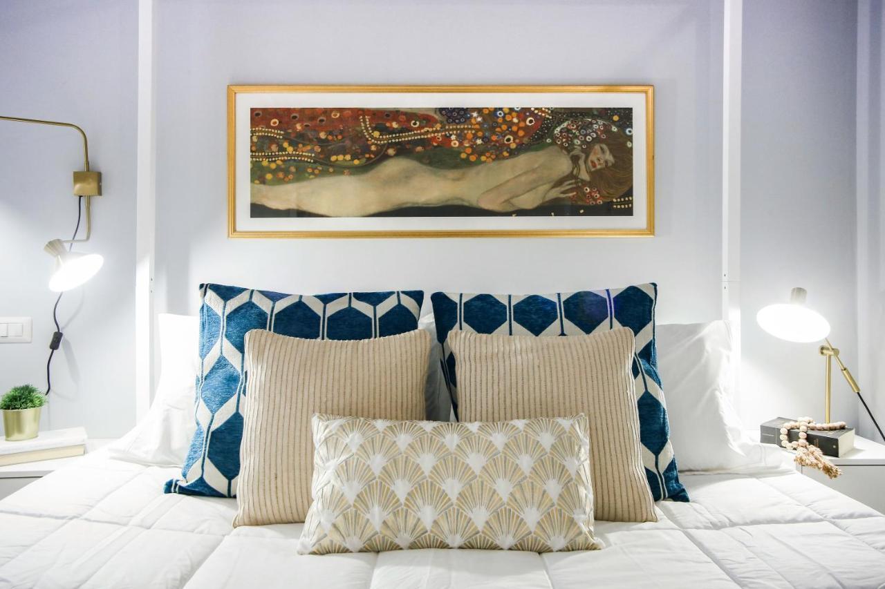 Glamorous Flat With Jacuzzi, King Size Bed And Small Balcony Perugia Exteriör bild