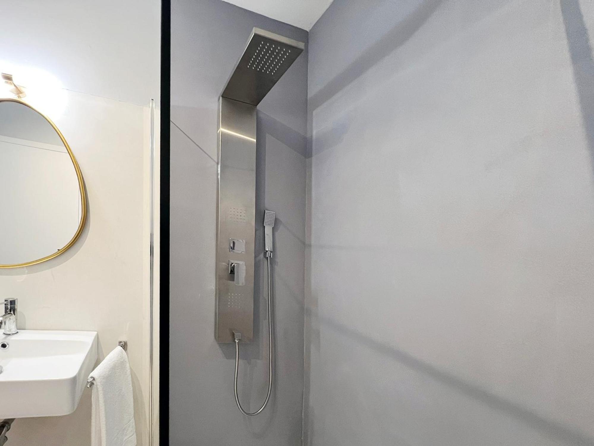 Glamorous Flat With Jacuzzi, King Size Bed And Small Balcony Perugia Exteriör bild